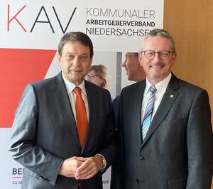 KAV-Hauptgeschäftsführer Michael Bosse-Arbogast mit KAV-Präsident Bernd Lütjen